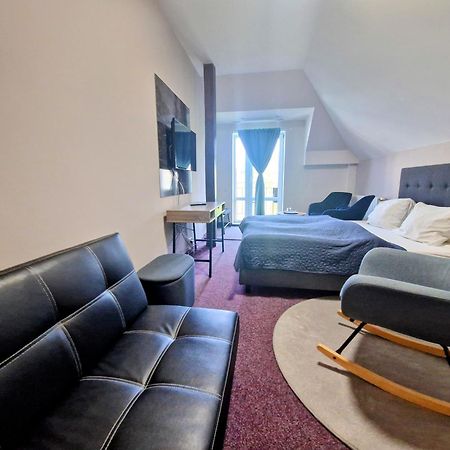 Family Hotel Maxim Бероун Екстер'єр фото