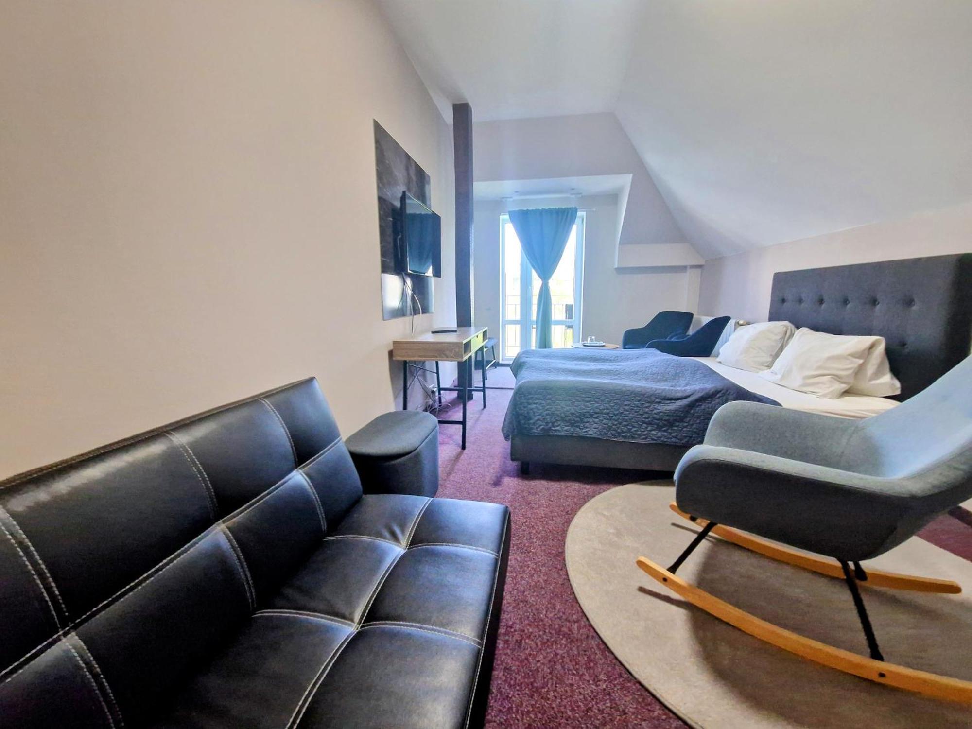 Family Hotel Maxim Бероун Екстер'єр фото