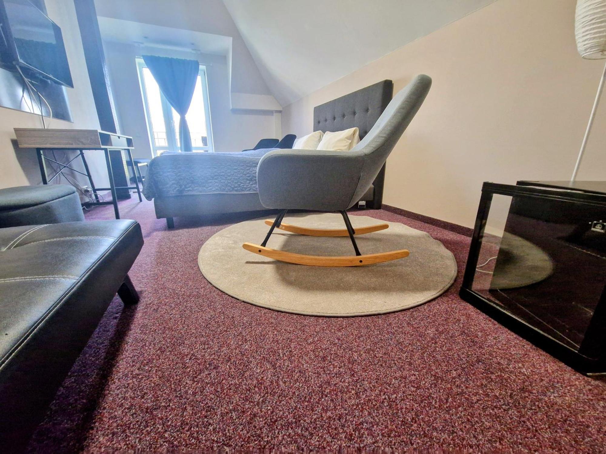 Family Hotel Maxim Бероун Екстер'єр фото