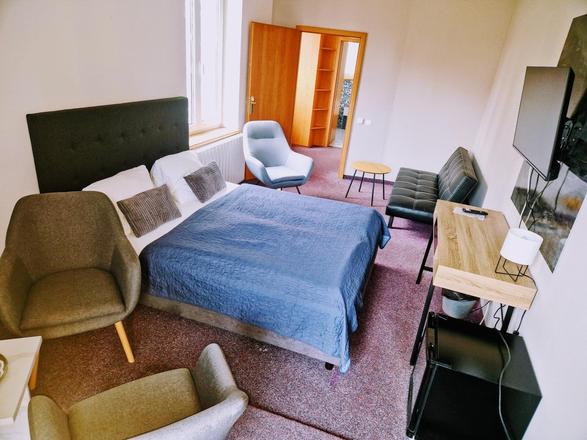 Family Hotel Maxim Бероун Екстер'єр фото