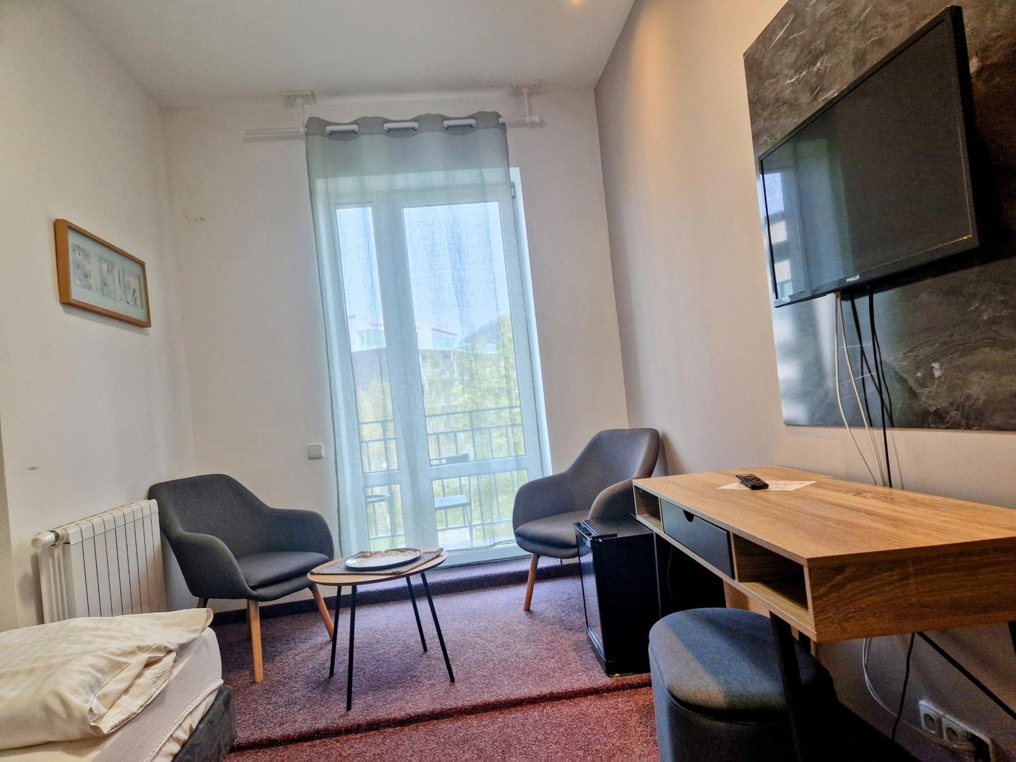 Family Hotel Maxim Бероун Екстер'єр фото