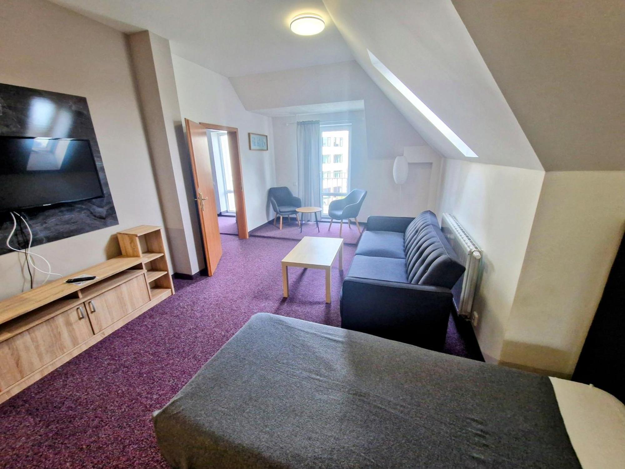 Family Hotel Maxim Бероун Екстер'єр фото