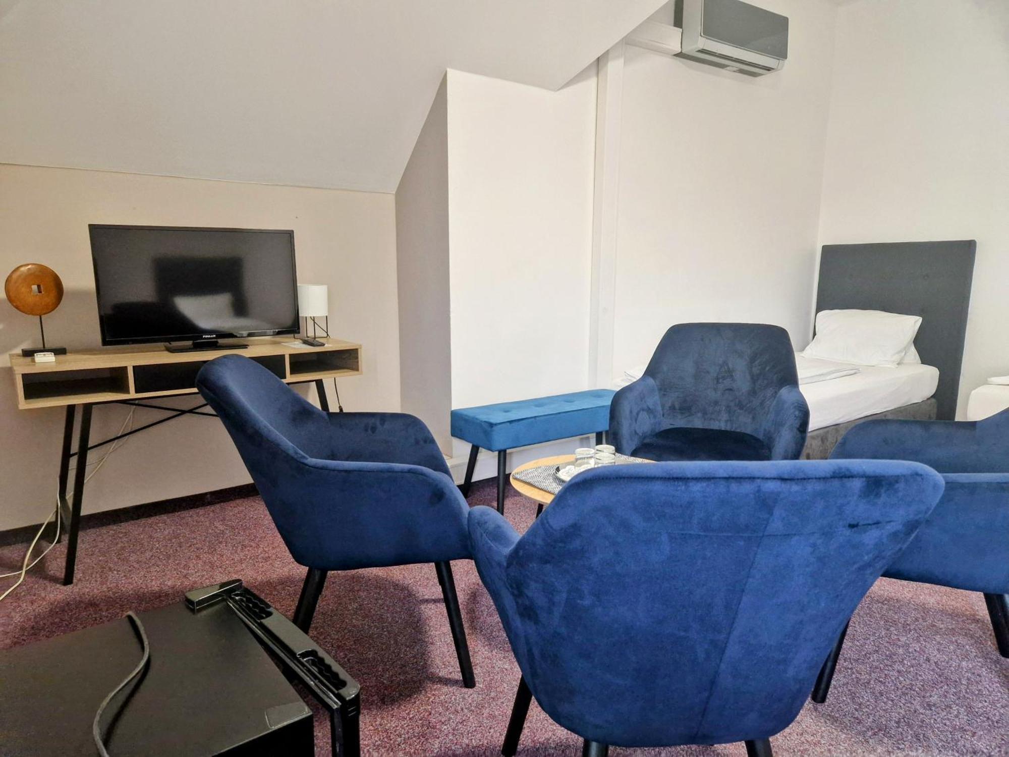 Family Hotel Maxim Бероун Екстер'єр фото