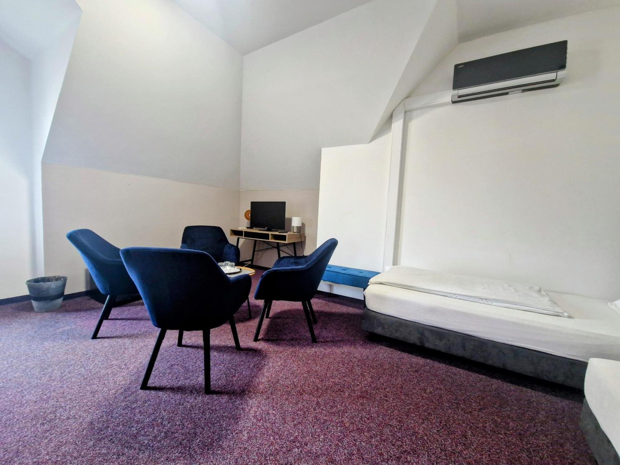 Family Hotel Maxim Бероун Екстер'єр фото