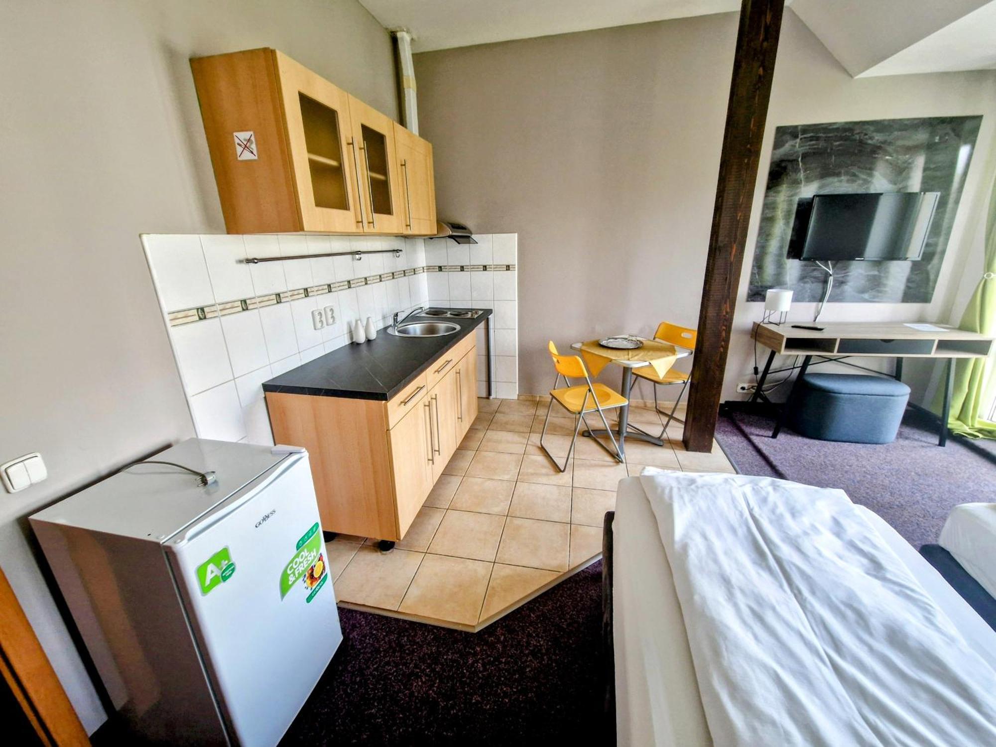 Family Hotel Maxim Бероун Екстер'єр фото