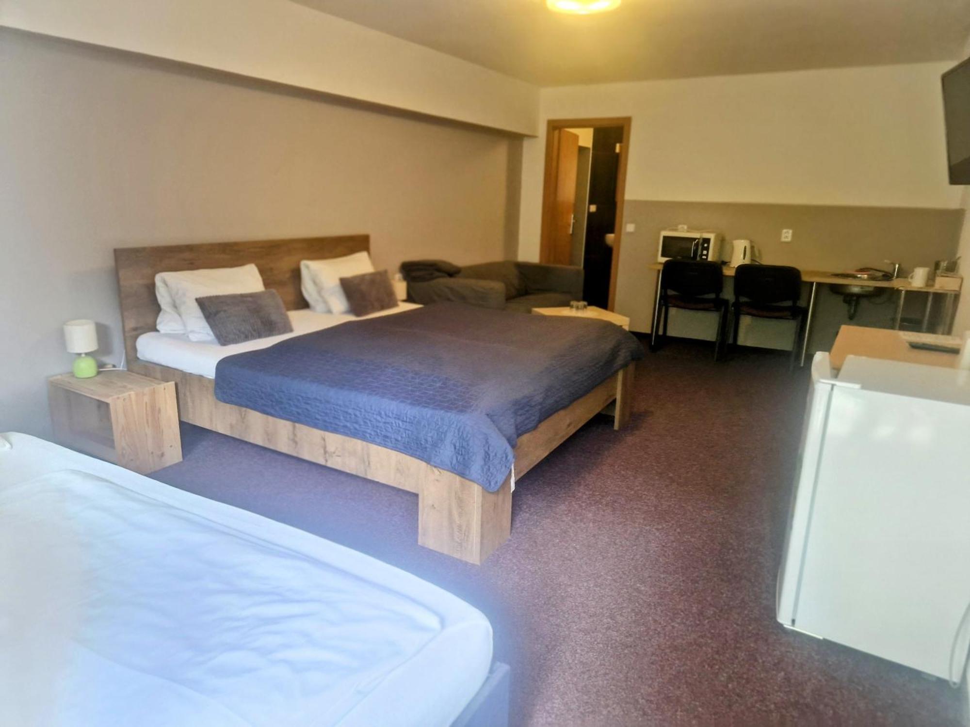 Family Hotel Maxim Бероун Екстер'єр фото