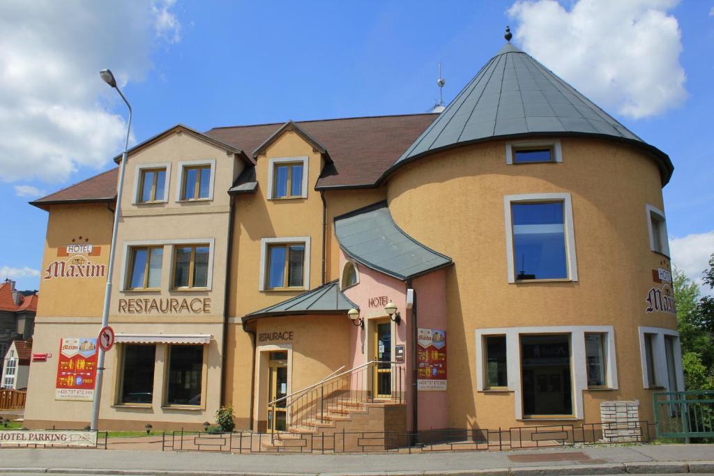 Family Hotel Maxim Бероун Екстер'єр фото