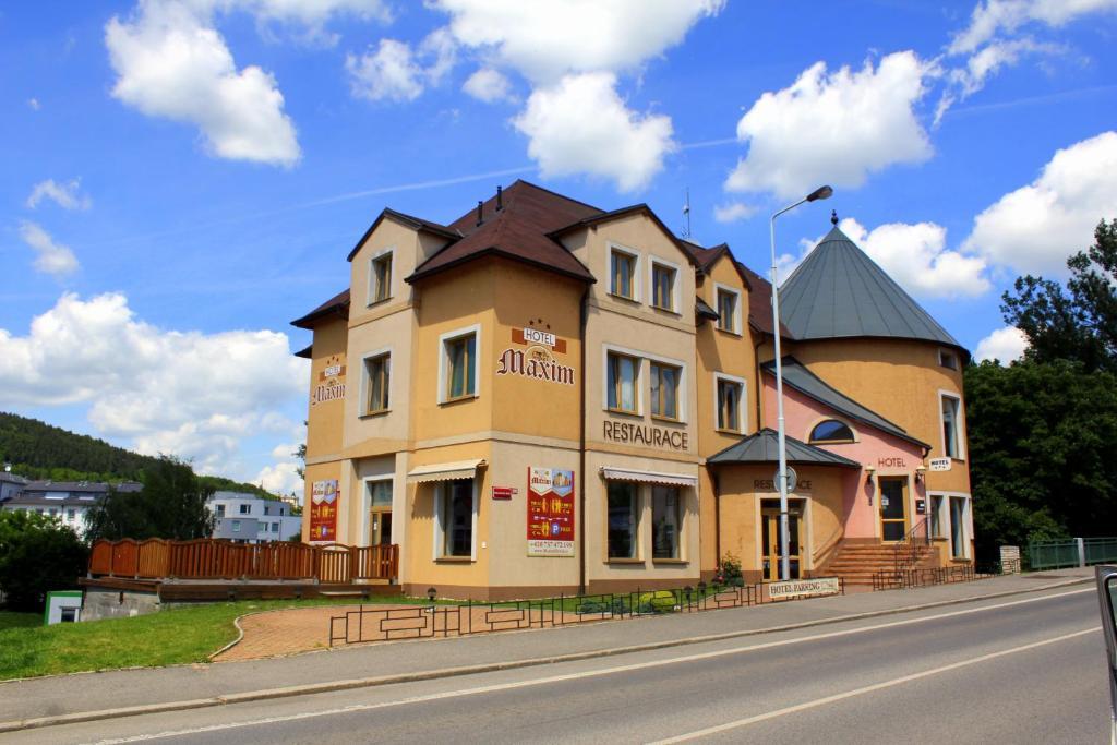 Family Hotel Maxim Бероун Екстер'єр фото